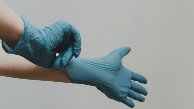 La diferencia entre los guantes de nitrilo y los guantes de látex: ¿Cómo elegir los mejores guantes protectores?